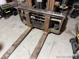 Mitsubishi FD30N forklift with side shift