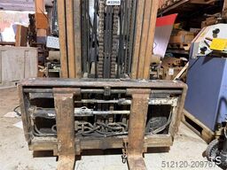 Mitsubishi FD30N forklift with side shift