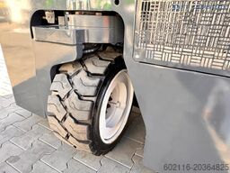 Combilift CB3000 / FREE LIFT / NEW TIRES /LIKE NEW