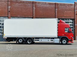 Volvo FM 370 Globetrotter 6x2*4 - Box with sidedoors ...