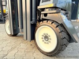 Combilift C4000CB TRIPLEX 5200MM FREE-LIFT TOP 1