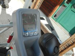 Takeuchi TB 217R ( 1.680kg )