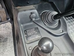 LADA Taiga 4x4 -1. Hand-AHK-Bügel-Dachgepäckträger