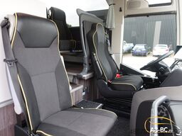 MERCEDES-BENZ Tourismo RHD, 55 Sitze, Euro 6