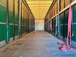 SCHMITZ CARGOBULL SCB*S3T MegaTrailer Curtainsider Edscha