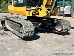 CATERPILLAR 301.8C Gummikette / 2 Löffel / Schwenkschaufel