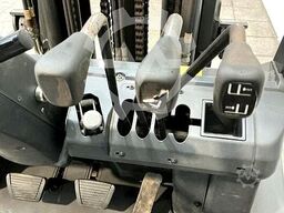 Nissan UGD 02 A 30 PQ