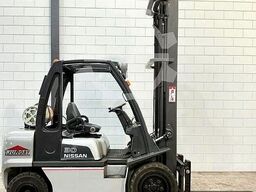Nissan UGD 02 A 30 PQ