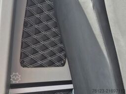 MERCEDES-BENZ 519  Allrad 4 x 4 Lagerfahrzeug Stock 20 Sitzer