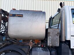 UNIMOG U400 mit Breining U2000 Bitumenspritze + Besen