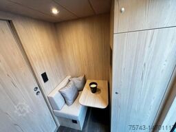 STX Trailer  3-4 Pferde Wohnung, Dusche WC,