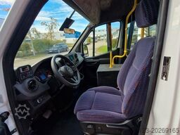 MERCEDES-BENZ 2 x Lagerfahrzeug Bürgerbus Niederflur 9 Sitze