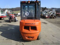 Doosan D35C-5 Triplex-FH 4,9m + Seitenschieber