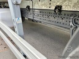 Mercedes-Benz Antos 1827 Carrier Supra 1150 / Euro 6 / LBW