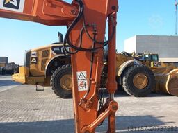 Hitachi ZX220LC (Abu Dhabi)