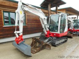 Takeuchi TB 235 mit POWERTILT