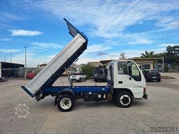 Isuzu NKR 77