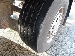 Schmitz Cargobull 2 AXLE + CARRIER + DHOLLANDIA LOADLIFT