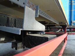 Schmitz Cargobull 2 AXLE + CARRIER + DHOLLANDIA LOADLIFT