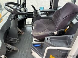 LIEBHERR 514 Stereo Schaufel&Bürste