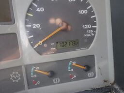 MAN TGA 33.460 manual fuel pump