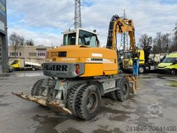 LIEBHERR 309 Litronic Spitzhammer/ 2xSchaufeln