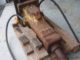 Atlas Copco 550 spiked hammer with/ s50-s60 attachment