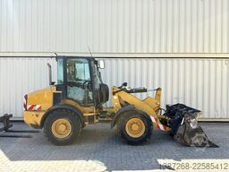 CATERPILLAR 908M / 2015 BJ / 7.656 H / Schaufel + Gabel