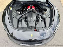 FERRARI Roma Coupe Schwarz
