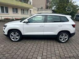 SKODA Karoq 85kW DSG STYLE * Klimaaut. * Navi *