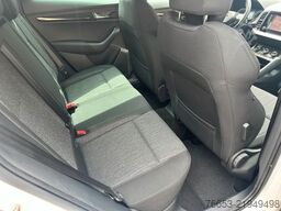 SKODA Karoq 85kW DSG STYLE * Klimaaut. * Navi *