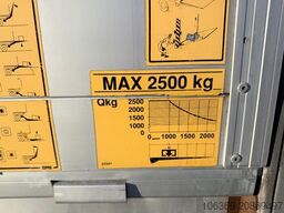 VOLVO FM 330 4x2 7,7 m Curtainsider and Taillift