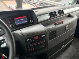 MAN TGX 26.440 Abrollkipper HYVA 20.60.S