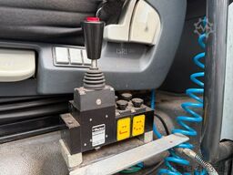 MAN TGX 26.440 Abrollkipper HYVA 20.60.S