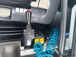 MAN TGX 26.440 Abrollkipper HYVA 20.60.S