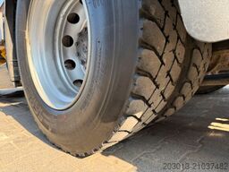 MAN TGX 26.440 Abrollkipper HYVA 20.60.S