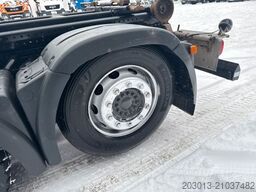 MAN TGX 26.440 Abrollkipper HYVA 20.60.S