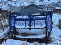 GMI Asphalt tub w/ guillotine hatch.