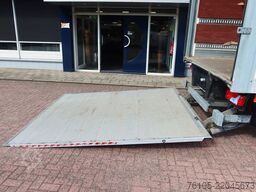 MAN TGL 12.250 Bakwagen + Laadklep DHollandia 2000 kg