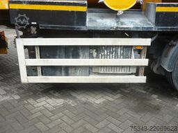Renders ROC 16.30 Droge stoffen oplegger Met DAF XF