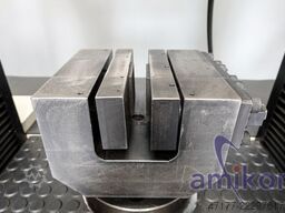 Instron 4507 Universalprüfmaschine 200 kN