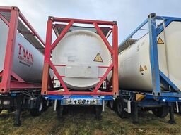 SCHMITZ CARGOBULL Tankchassis mit Tankcontainer, 424.676 KM