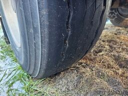 VAN HOOL Tankchassis mit Tankcontainer