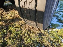 VAN HOOL Tankchassis mit Tankcontainer