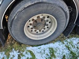 VAN HOOL Tankchassis mit Tankcontainer