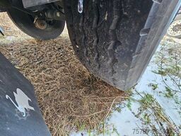 SCHMITZ CARGOBULL Tankchassis mit Tankcontainer