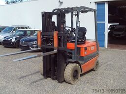CLARK TOYOTA FBMF 25 ELECTRISCH