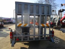 Müller Tandemanhänger mit 8 Ton. NL mit Rampe