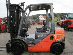 Toyota 8FDF25 - Triplex-Freihub 4,7m - Seitenschieber - 2