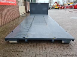  Container flat